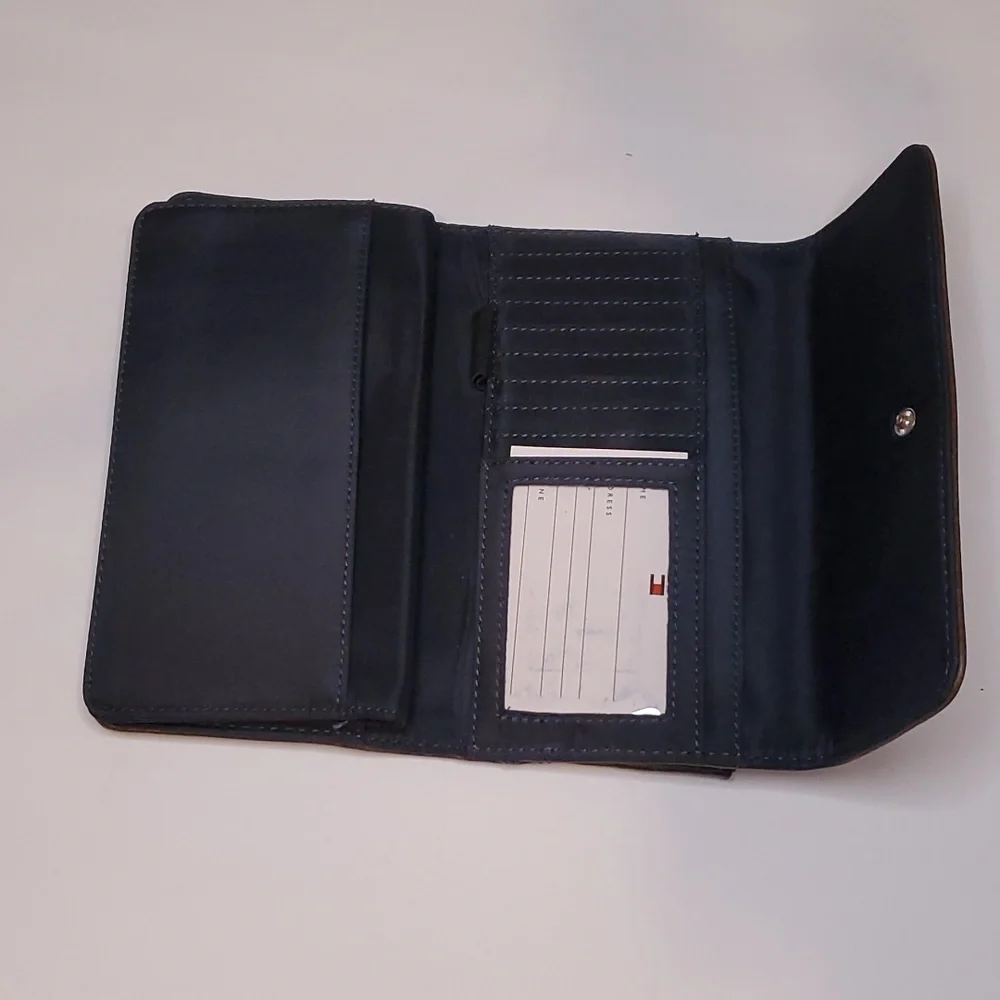 Tommy Hilfiger Checkbook/Wallet - Picture 5 of 8